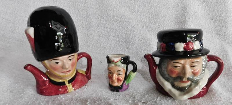 lot 153 image: two mini teapots and mini tea cup
