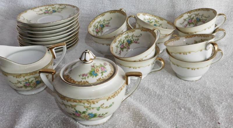 lot 154 image: Nortake set cream and sugar 6 cups with saucers