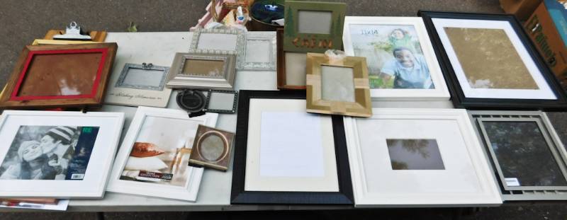 lot 157 image: lot of medium frames varoius sizes some are quite nice