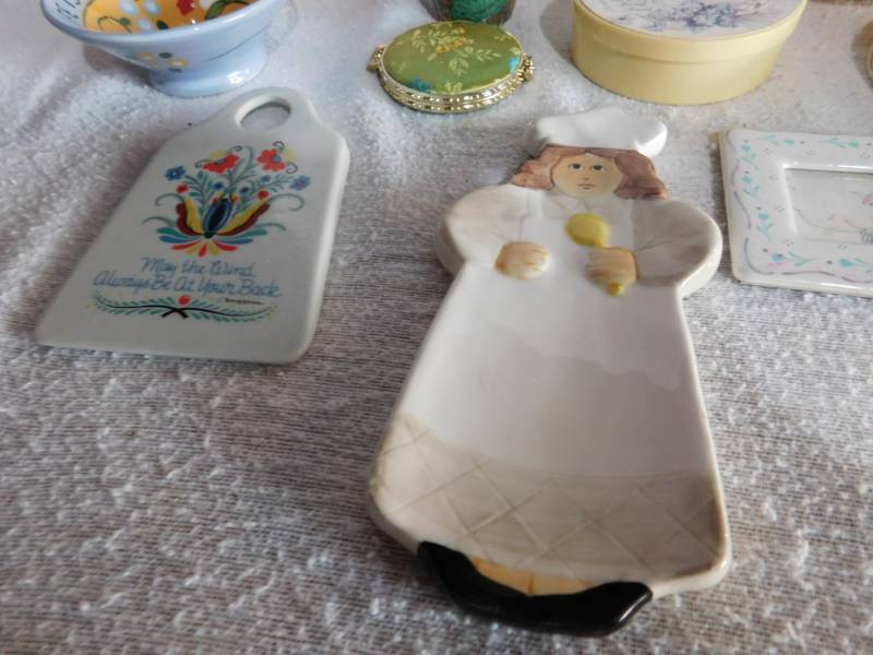lot 162 image: china and dcor items
