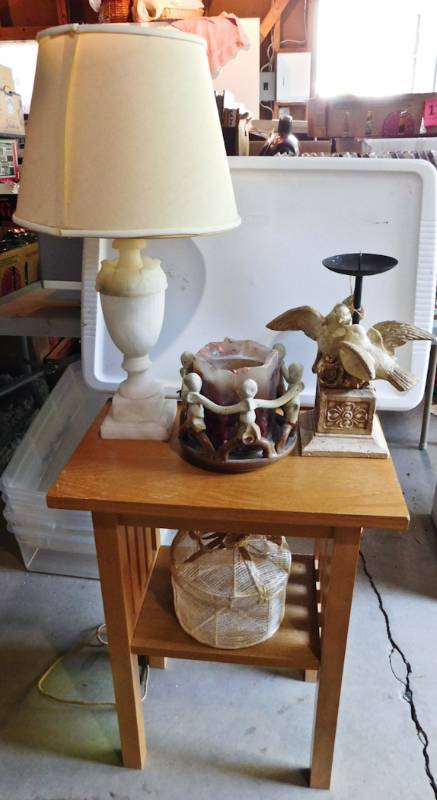 lot 186 image: Mission style end table and contents