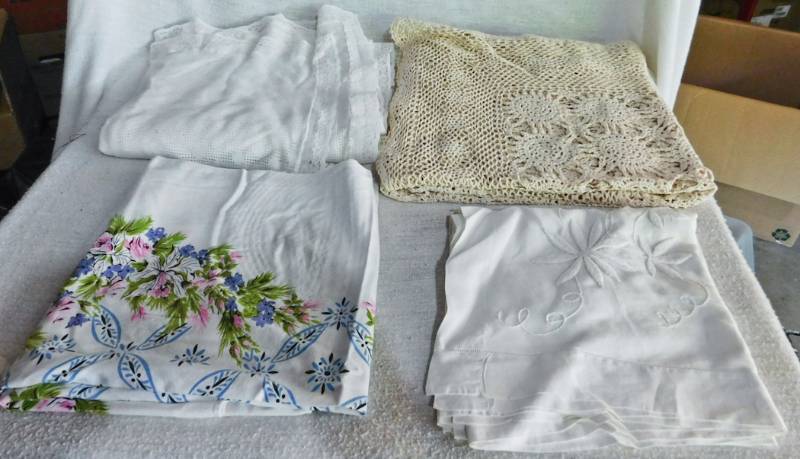 lot 191 image: table linens tablecloths