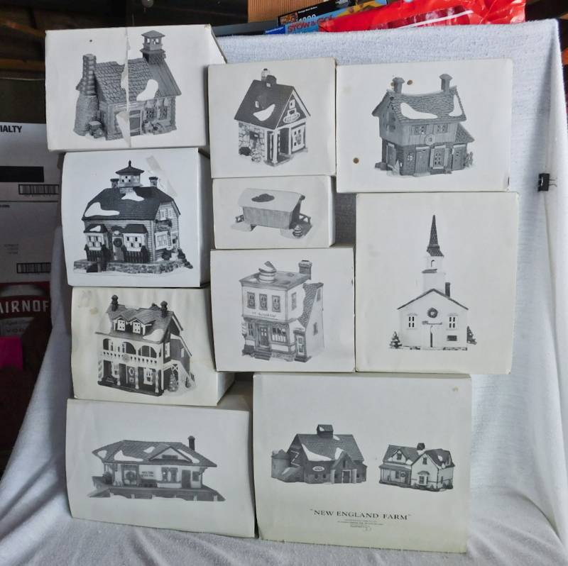 lot 197 image: Dept 56 Heritage Village boxed items