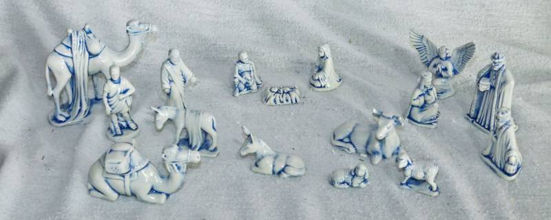 lot 202 image: Seasonal Holiday dcor, Holy FamilyNativity Christmas