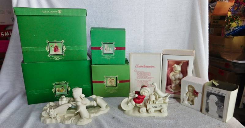 lot 208 image: Seasonal Holiday Snowbabies Christmas