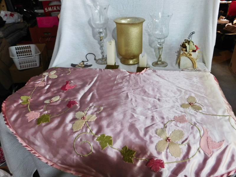 lot 212 image: Seasonal Holiday dcor, serving items Christmas