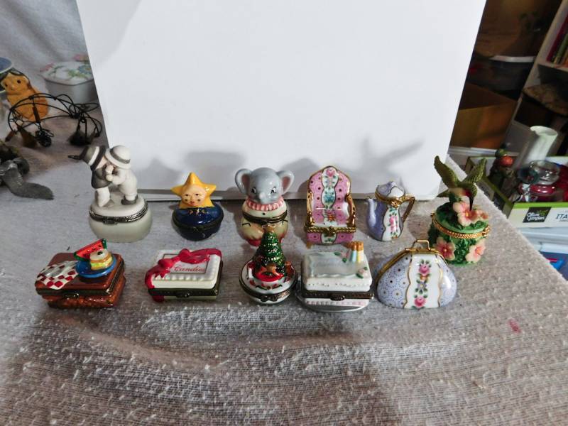 lot 216 image: vanity dresser trinket boxes