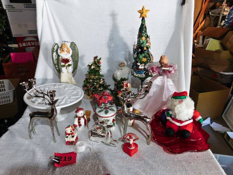 lot 219 image: Seasonal Holiday dcor, serving items Christmas