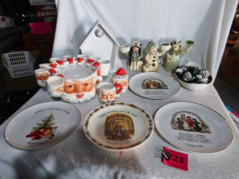 lot 223 image: Seasonal Holiday dcor, serving items Christmas