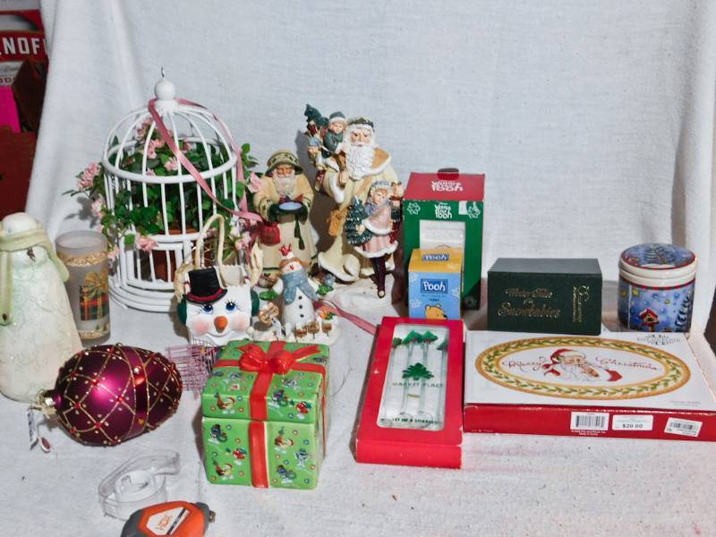 lot 240 image: Seasonal Holiday dcor serving items Christmas