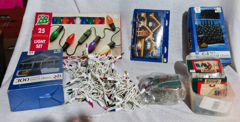lot 241 image: Seasonal Holiday dcor Christmas lights