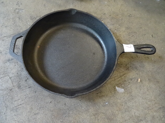 lot 7 image: Lodge 8 SK Skillet New