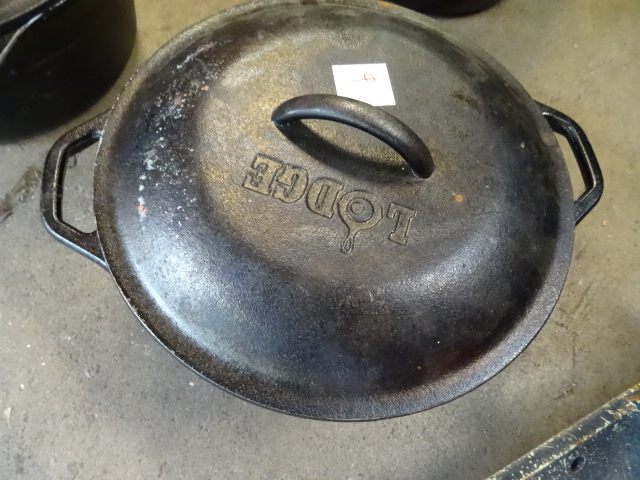lot 9 image: The Lodge 8 dol Dutch Oven