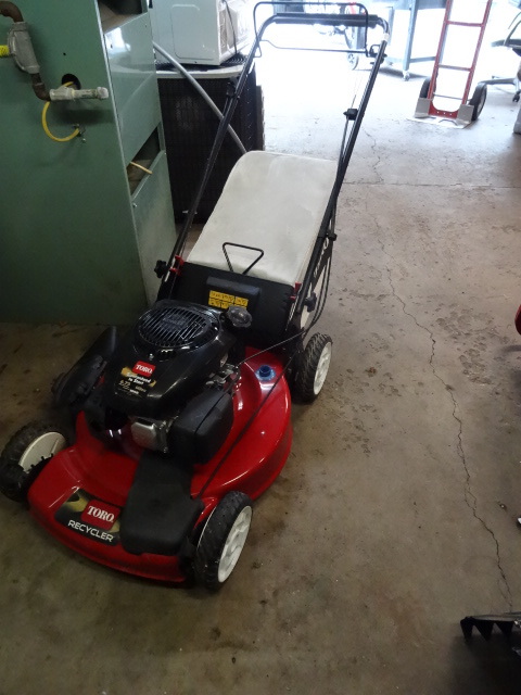 lot 20 image: Toro 21 Self Propelled Bagger Mower