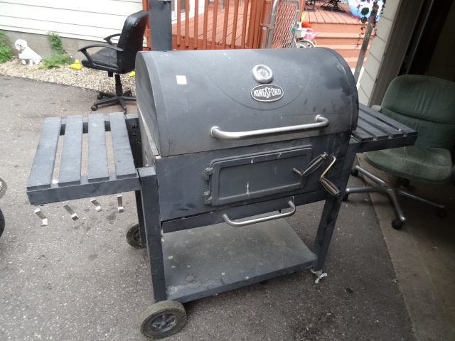 lot 27 image: Kings Ford Charcol Grill on Wheels,
