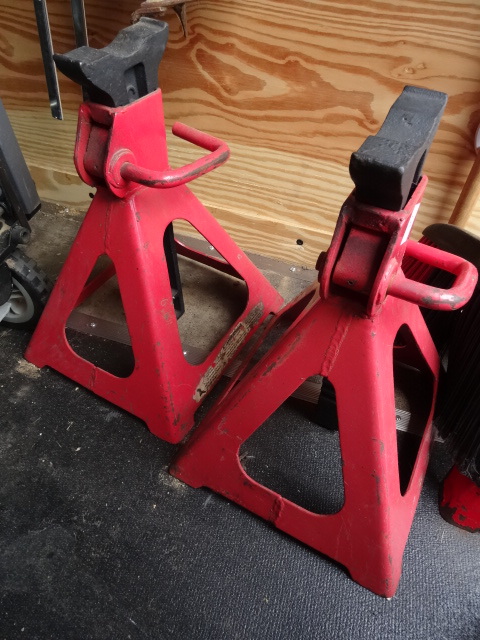 lot 30 image: Nalo 6 Ton Jack Stands