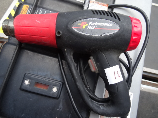 lot 31 image: Performance Tool Heat Gun.