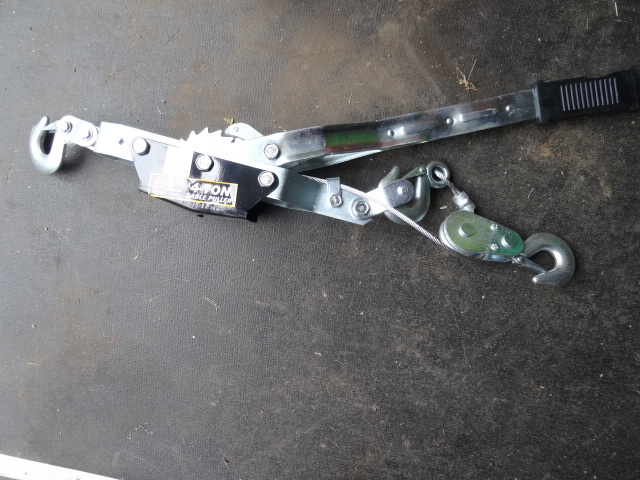 lot 48 image: Torin Big Red 4 Ton Cable Puller