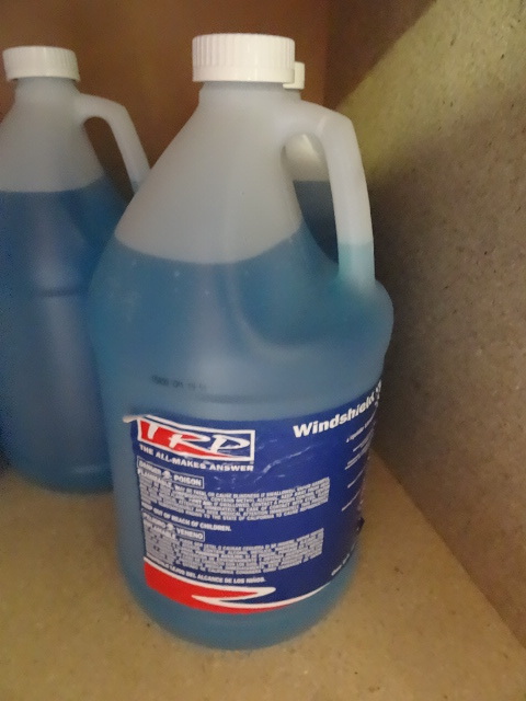 lot 95 image: 4 Gal. Wind Shield Washer Fluid