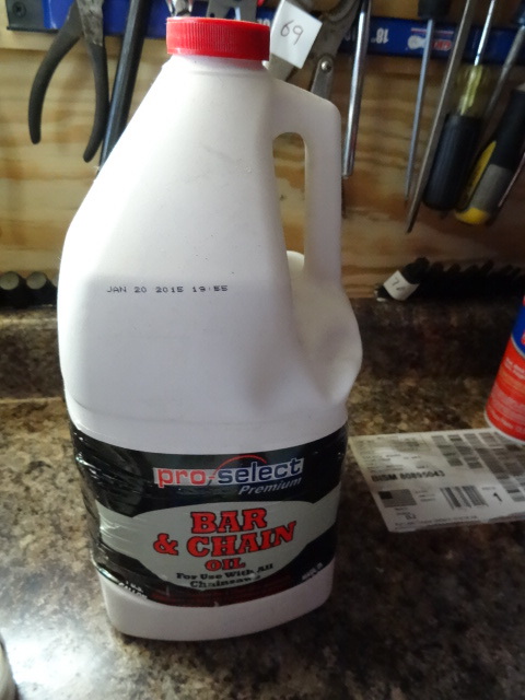 lot 101 image: 1 Gal. Bar and Chain Oil