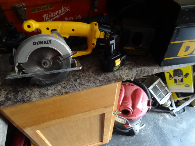 lot 111 image: Dewalt 12 Volt Circular Saw 5