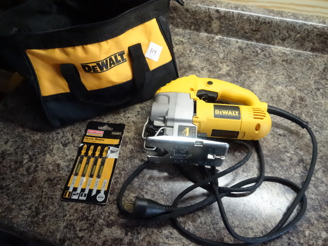 lot 119 image: Like New Dewalt Jig Saw