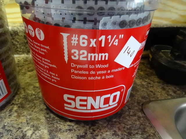 lot 140 image: Senco #6 X 1 1 4 Screws,