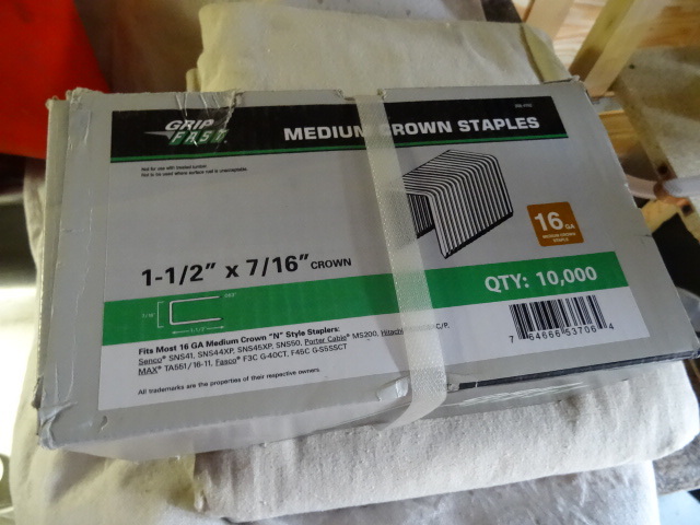 lot 150 image: Medium Crown Staples