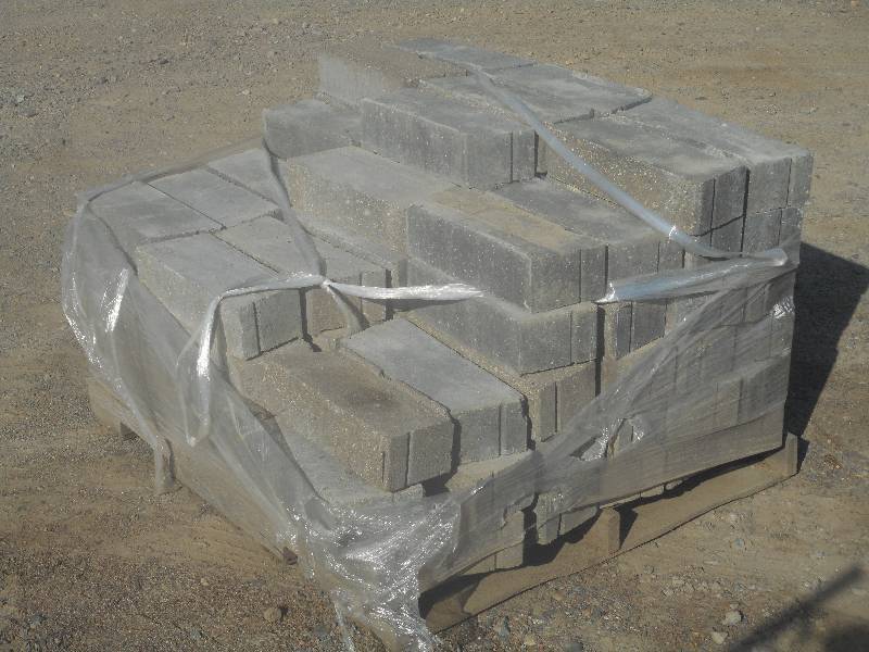 (1) Pallet Of Unused Non-Tumbled Gray Rough-Faced Landscape Wall Block