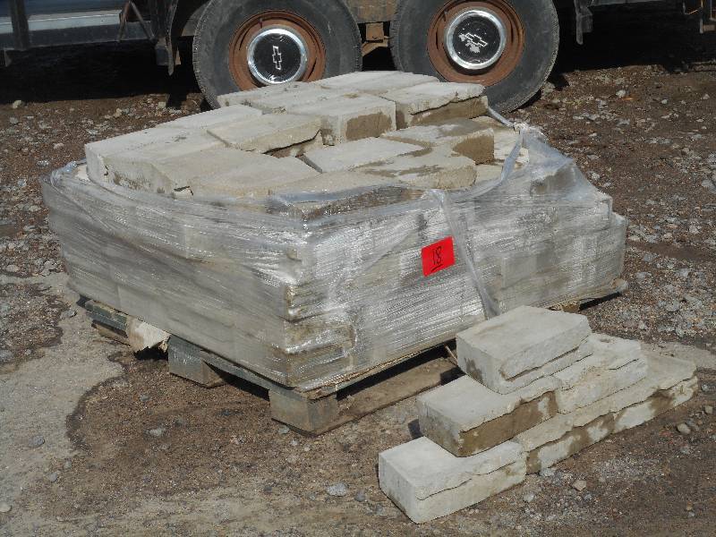 (1) Pallet Of Unused Retaining Wall Block