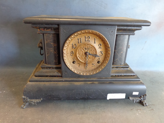 lot 12 image: vintage clock