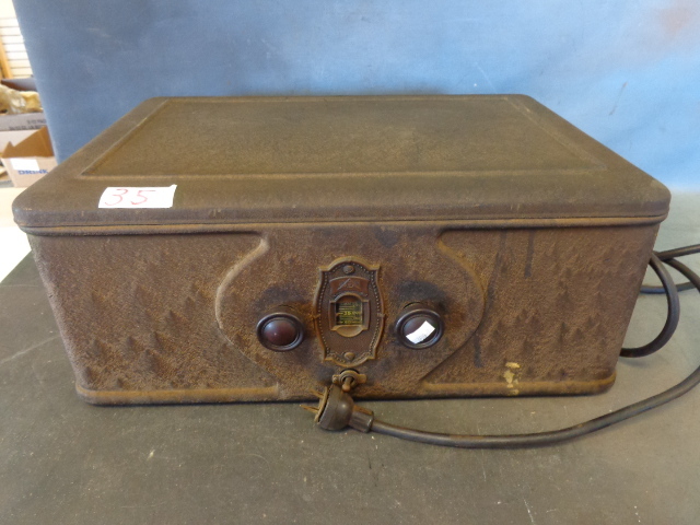 lot 35 image: Neutrodyne Electric Receiver