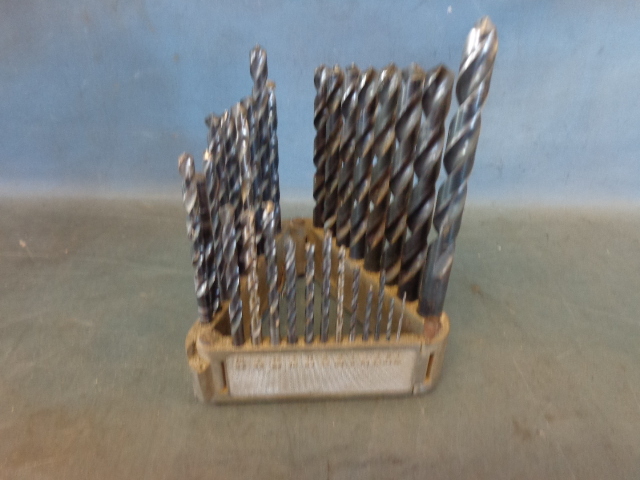 lot 40 image: Metal bits