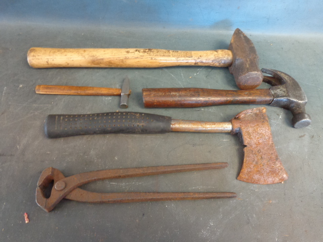 lot 70 image: Hammers, Hatchet & Nippers