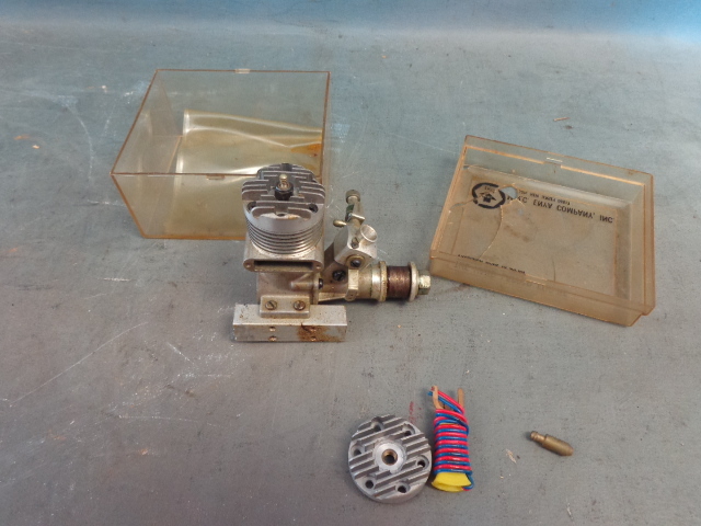 lot 74 image: Airplane Motor