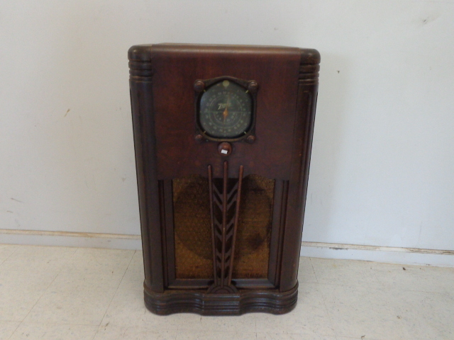 lot 85 image: Floor radio