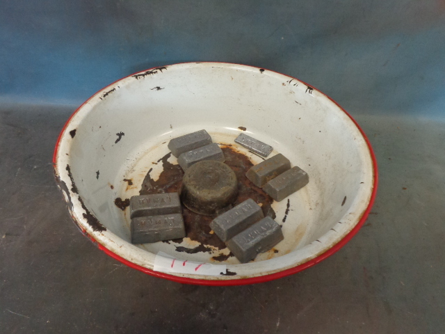 lot 117 image: Tin Dish & Pure Lead