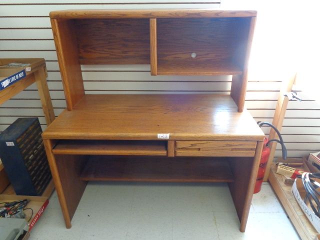 lot 123 image: 2 Piece Computer Desk