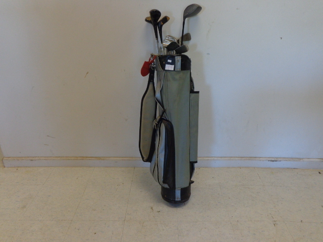 lot 154 image: Golf Clubs