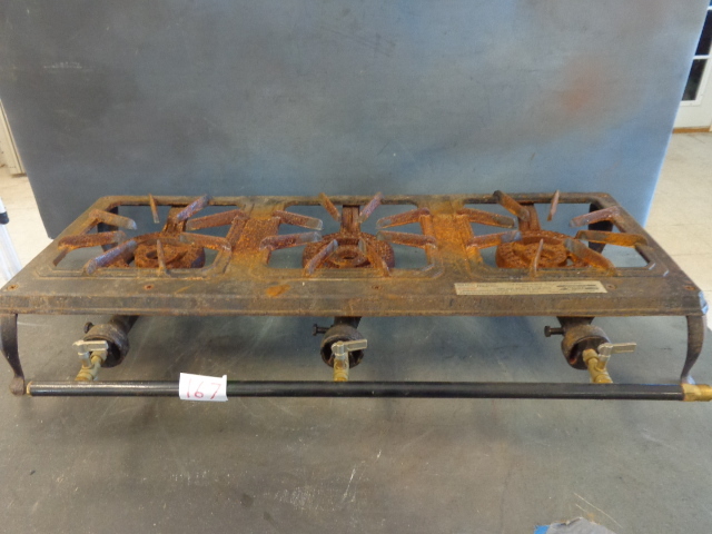 lot 167 image: Cast Iron Gas Burner
