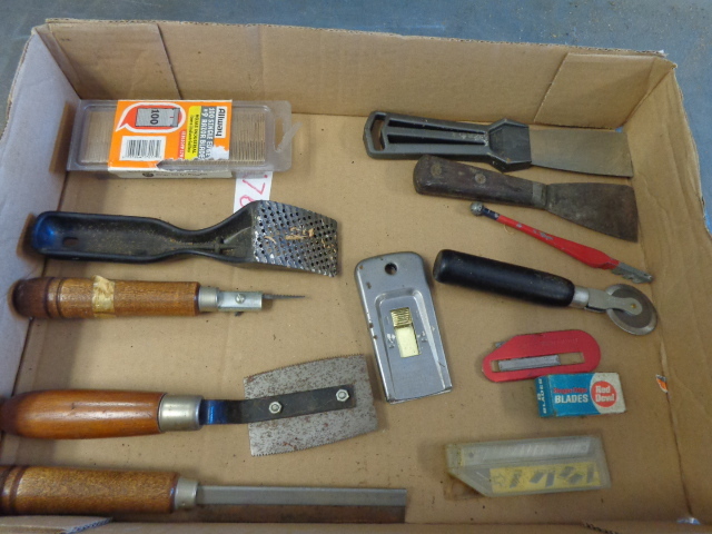 lot 176 image: Razor Blades Putty Knives & More