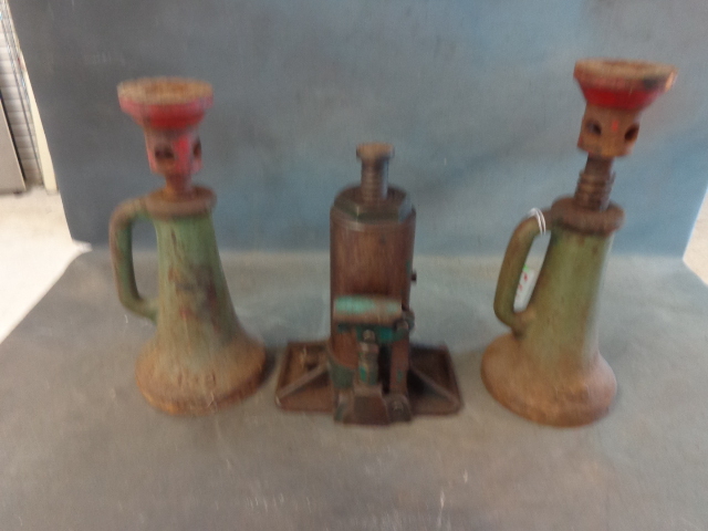 lot 185 image: Jacks