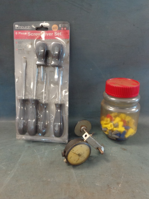 lot 214 image: Screwdriver set Displacement gauge Connectors
