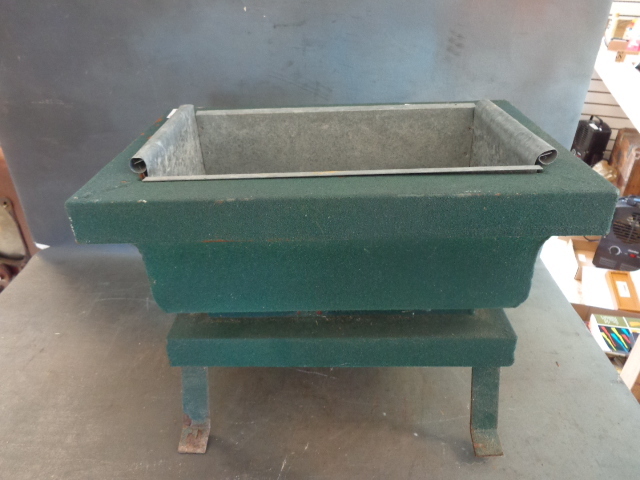 lot 225 image: Metal Box