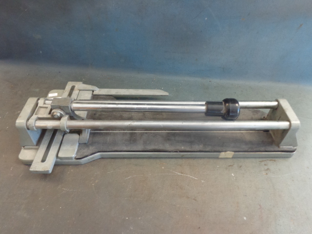 lot 238 image: Title Cutter