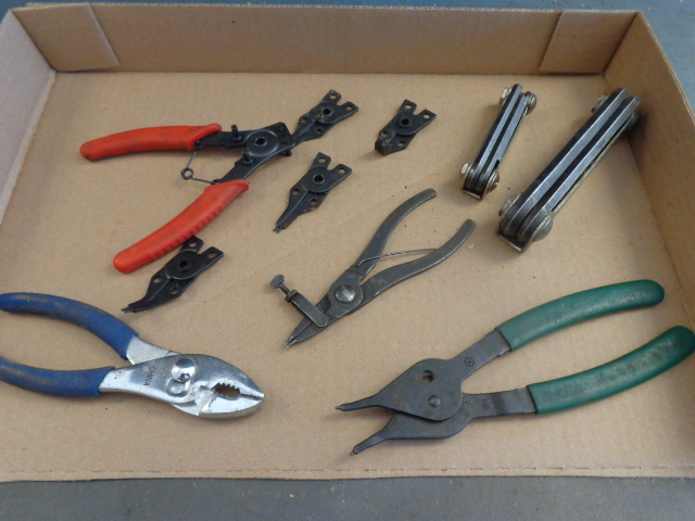 lot 260 image: Plyers   Allen Wrenches