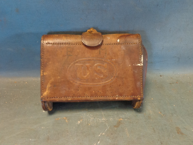lot 264 image: Vintage Leather Case