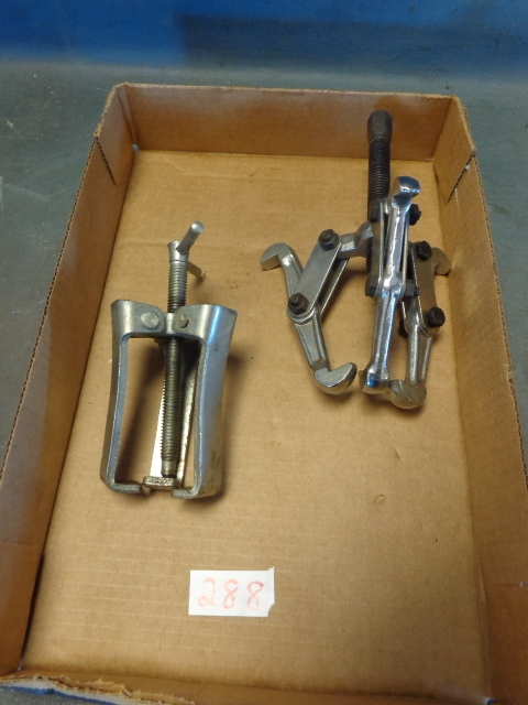 lot 288 image: Steering Wheel Puller
