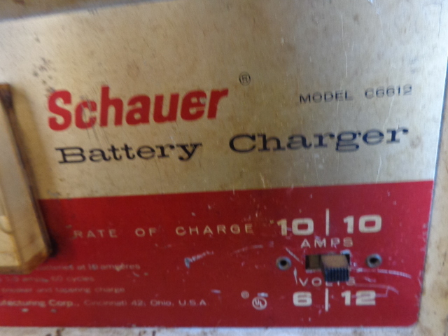 lot 314 image: Battery Charger