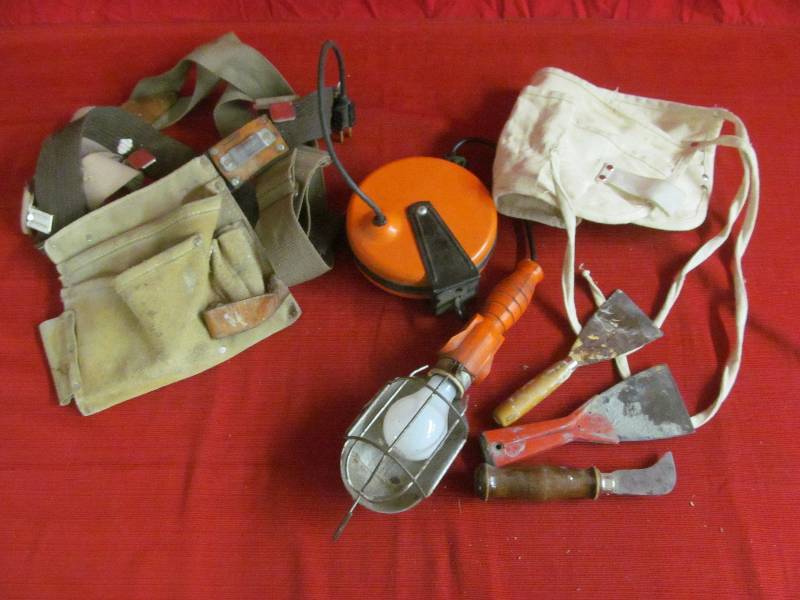 nail aprons, work light